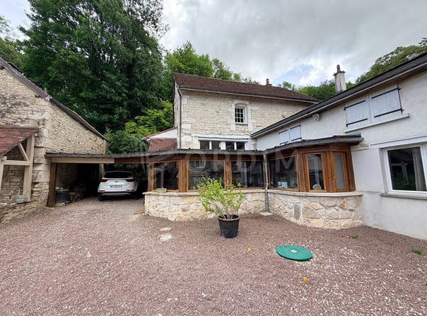 Molosmes, Burgundy 89700