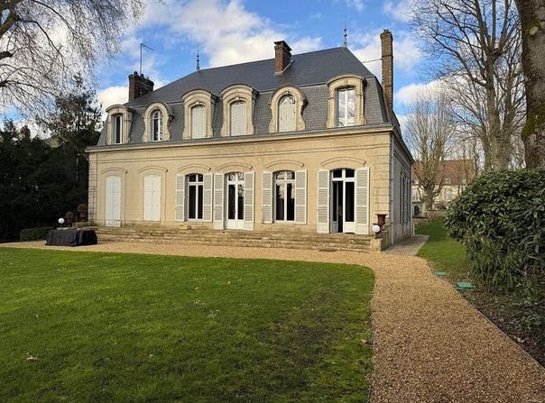 Sens, Burgundy 89100