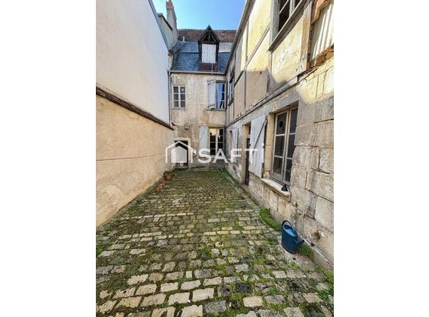 Bourges, Centre 18000