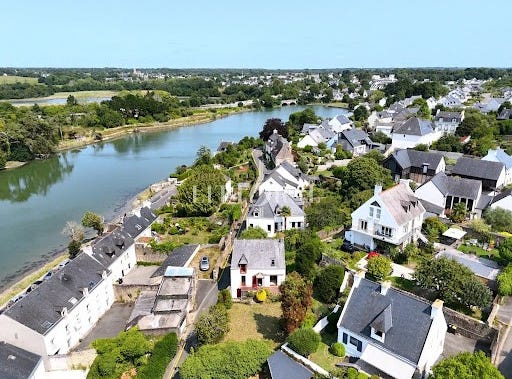 Auray, Brittany 56400