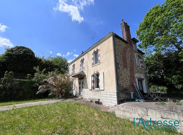 MERAL, Pays de la Loire 53230