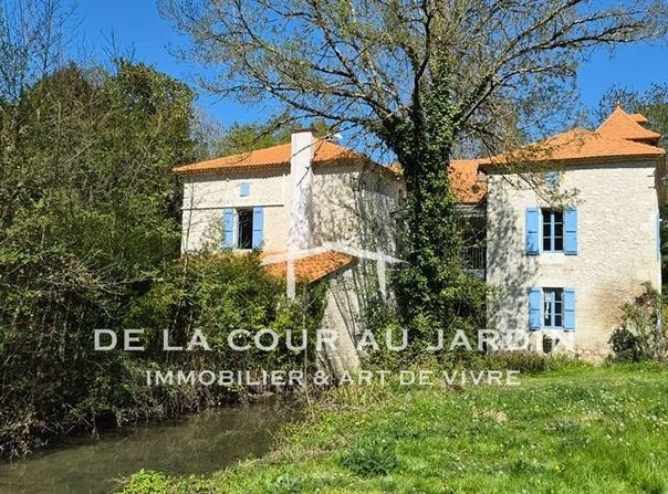 Lacour, Midi-Pyrénées 82190