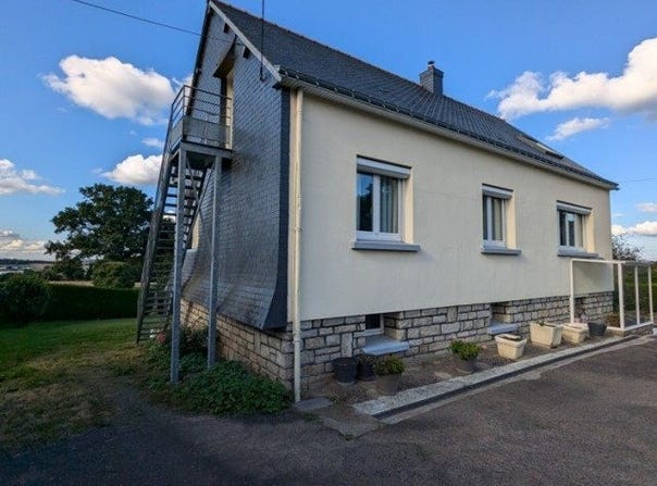 Caro, Brittany 56140