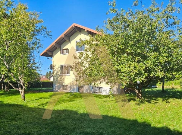 Avoudrey, Franche-Comté 25690
