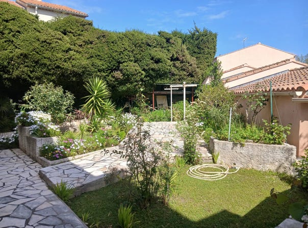 La Garde, Var 83130