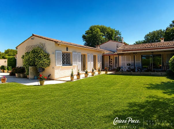 Garons, Languedoc-Roussillon 30128