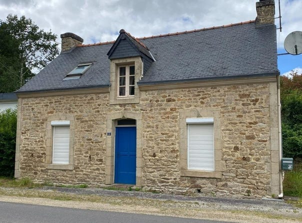Lanvénégen, Brittany 56320