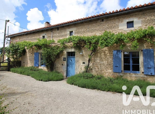 Civray, Poitou-Charentes 86400