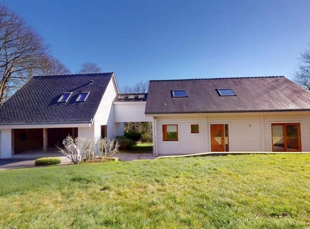 Scaër, Brittany 29390