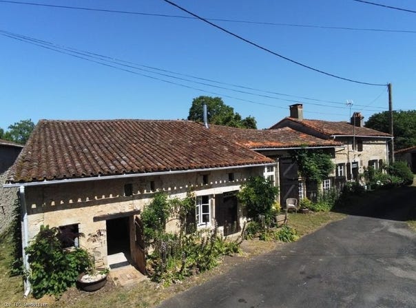 Champagne-Mouton, Poitou-Charentes 16350