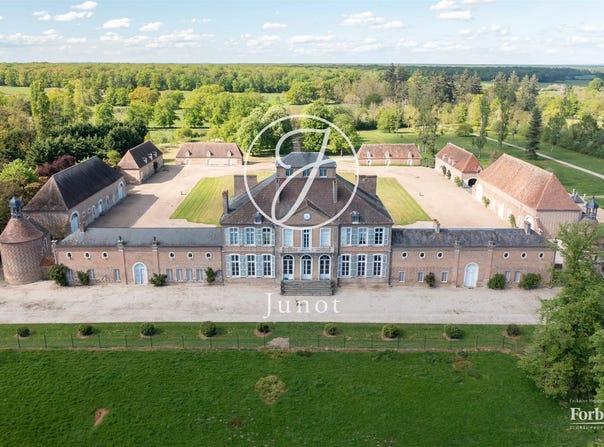 Bourges, Centre-Val de Loire 18000