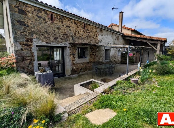 Saint-Amand-sur-Sèvre, Deux-Sèvres 79700