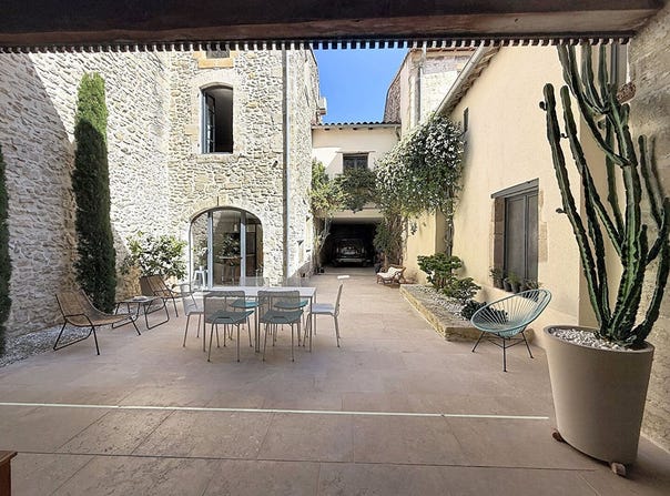 Aramon, Languedoc-Roussillon 30390