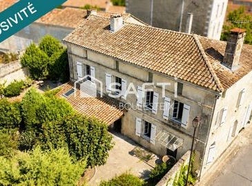 Saint-Même-Les-Carrières, Poitou-Charentes 16720