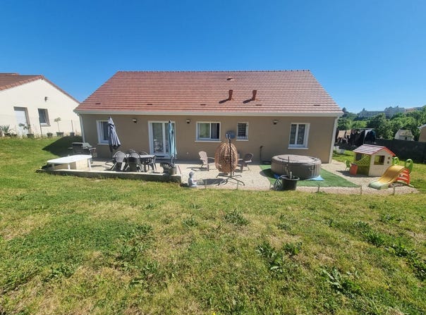 Charolles, Burgundy 71120