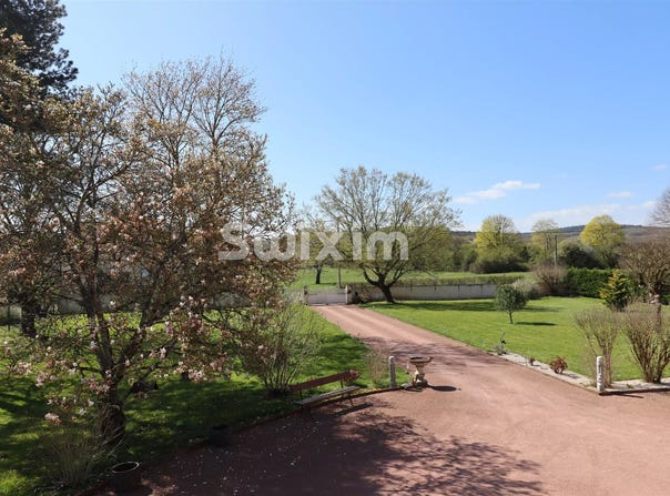 Fontaines, Burgundy 71150