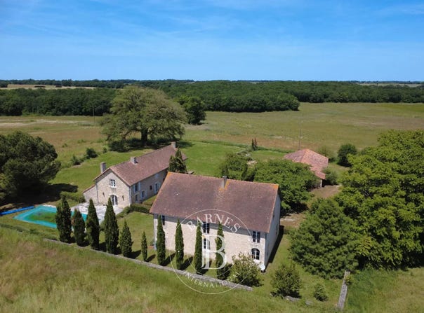 Saint-Savin, Poitou-Charentes 86310