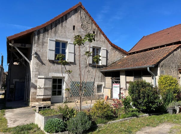 Laives, Burgundy 71240