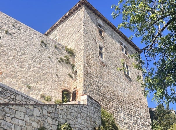 Lauzerte, Midi-Pyrénées 82110