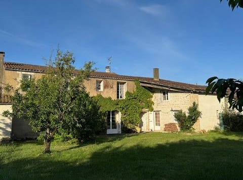 Saint-Georges-De-Longuepierre, Poitou-Charentes 17470