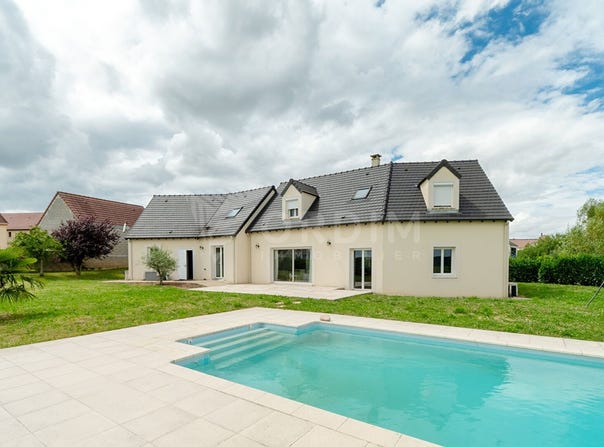 Chablis, Burgundy 89800