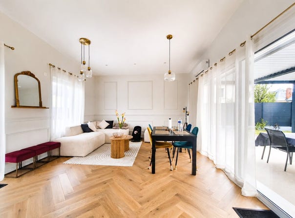 Laval, Pays de la Loire 53000