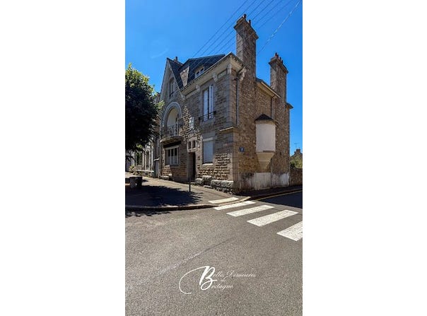 GUINGAMP, Brittany 22200