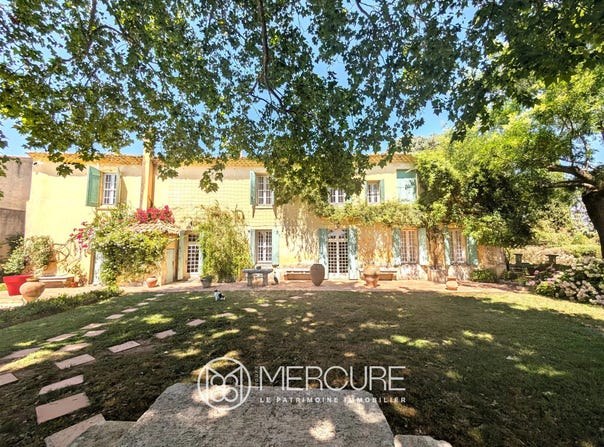 Nîmes, Languedoc-Roussillon 30000