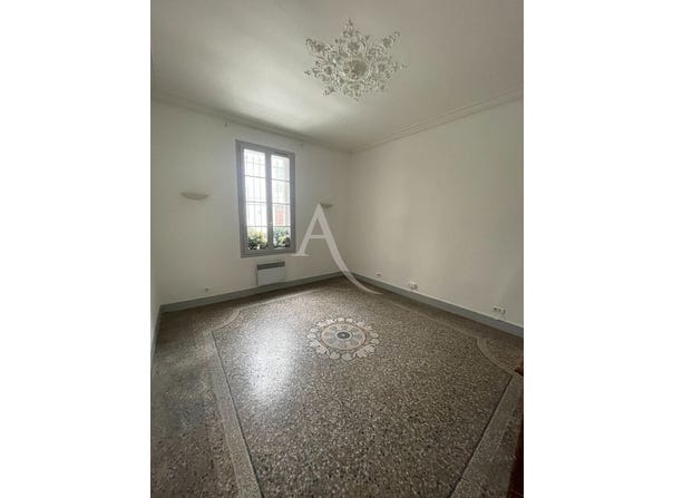 NIMES, Occitanie 30000