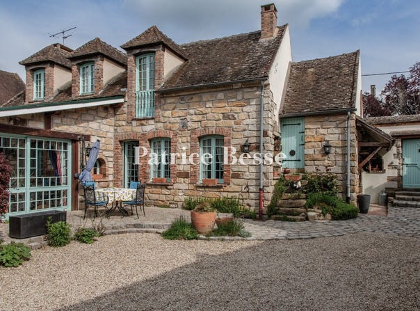 Sens, Burgundy 89100