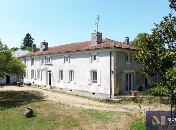 Baignes-Sainte-Radegonde, Poitou-Charentes 16360