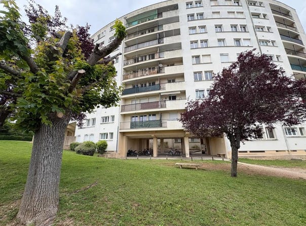 Bourges, Centre-Val de Loire 18000