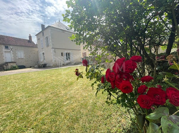 Quenne, Burgundy 89290