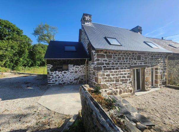 Glomel, Brittany 22110