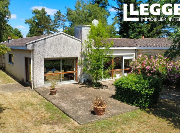 Civray, Nouvelle-Aquitaine 86400