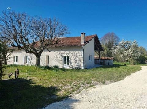 Brie-Sous-Chalais, Poitou-Charentes 16210