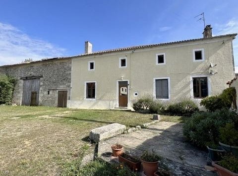 PIOUSSAY, Poitou-Charentes 79110