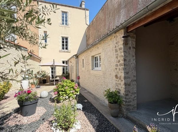 Parthenay, Poitou-Charentes 79200