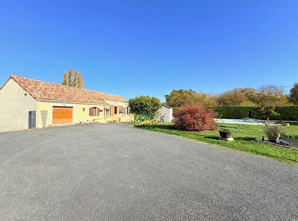 MONTCUQ, Occitanie 46800