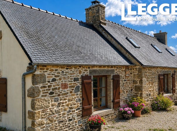 Le Vieux-Marché, Brittany 22420