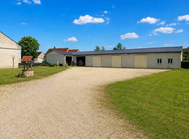 Nuits, Burgundy 89390