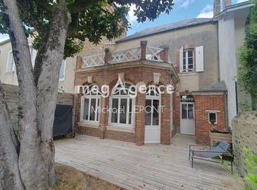 Laval, Pays de la Loire 53000