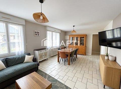Laval, Pays de la Loire 53000