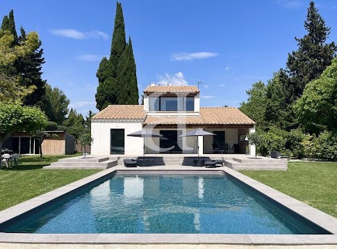 Saint-Étienne-du-Grès, Provence-Alpes-Côte d'Azur 13103