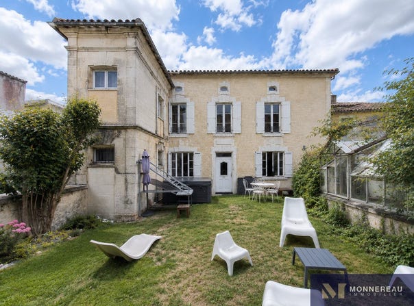 Barbezieux-Saint-Hilaire, Poitou-Charentes 16300