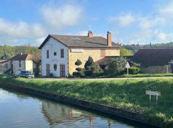 Iguerande, Burgundy 71340