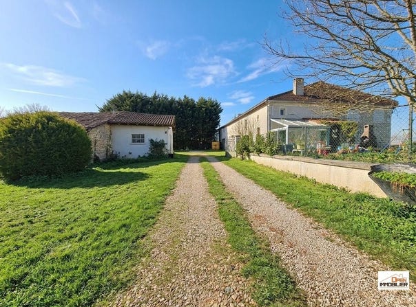 Baignes-Sainte-Radegonde, Poitou-Charentes 16360