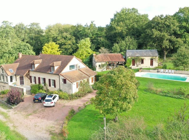 Biches, Burgundy 58110