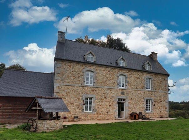 Glomel, Brittany 22110