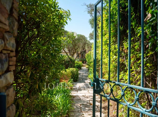 Grimaud, Provence-Alpes-Côte-d'Azur 83310